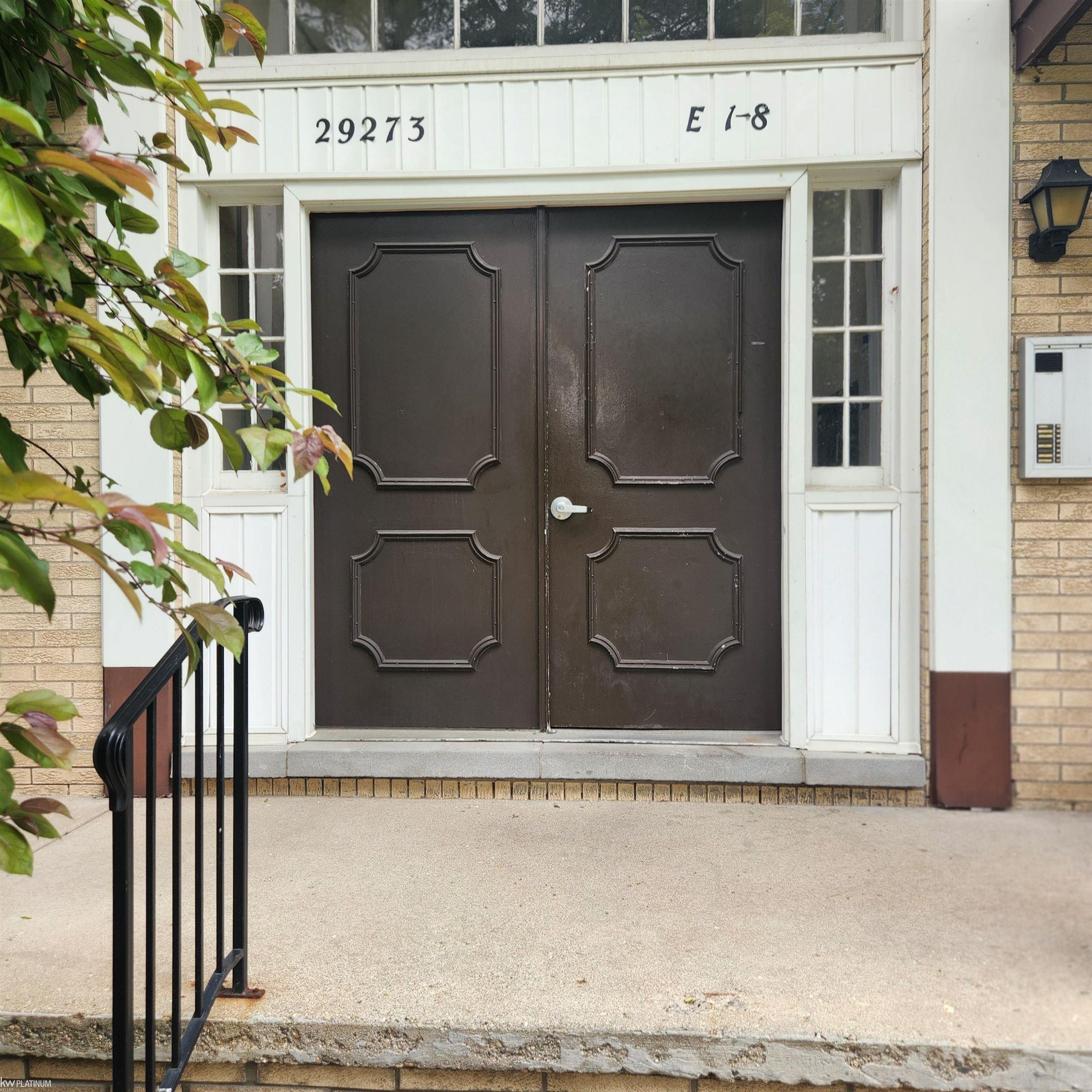 29273 Hayes Road Warren, MI 48088 - Photo 4 of 21 50178015-1d662ef6-e442-45c2-a479-958f12526ff0.JPG