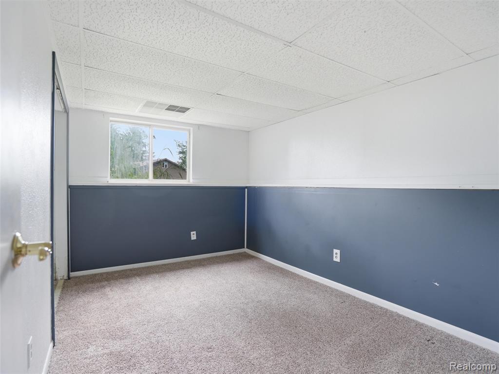 2439 North Long Lake Road Fenton, MI 48430 - Photo 17 of 25