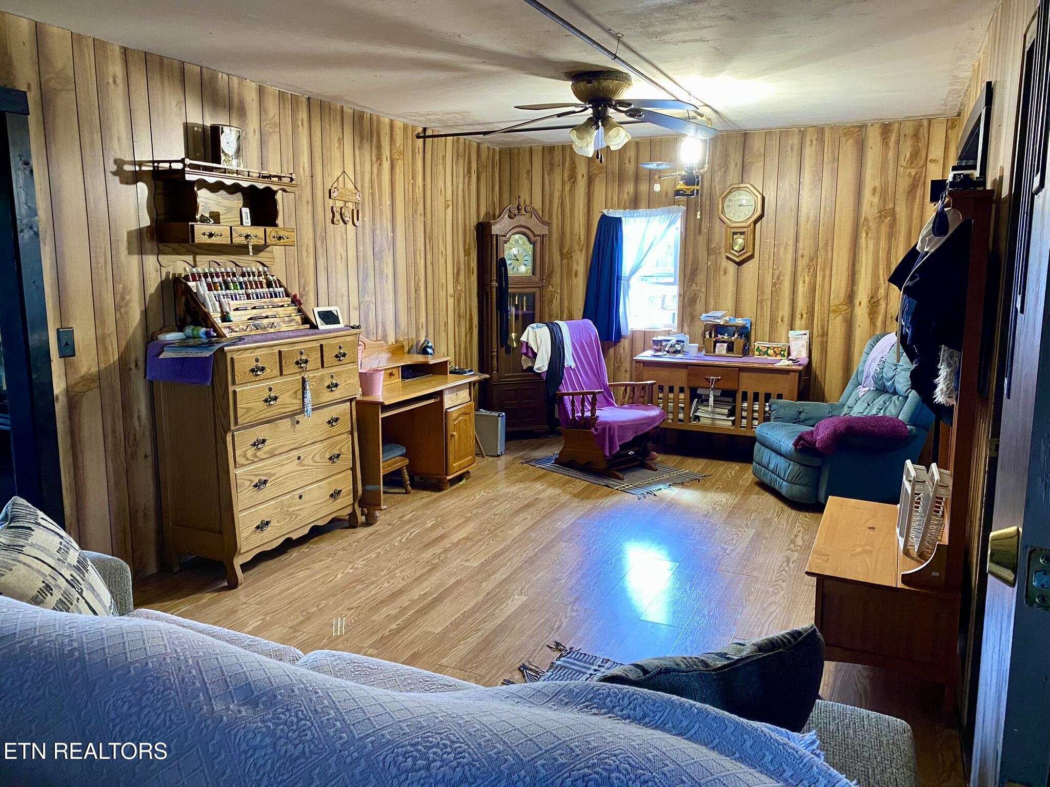 141 Central Avenue Lancing, TN 37770 - Photo 16 of 27 Living Room