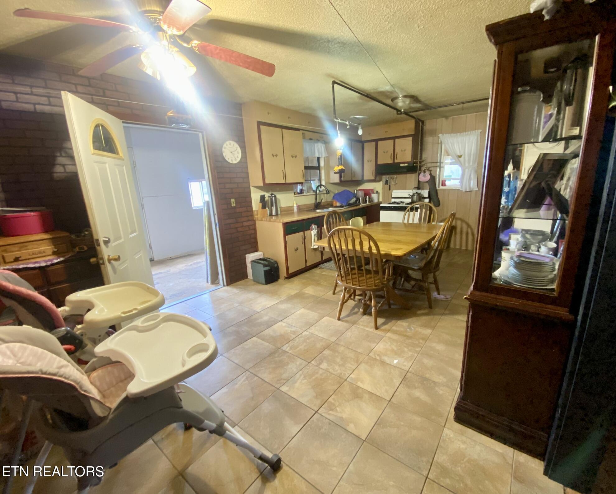 141 Central Avenue Lancing, TN 37770 - Photo 20 of 27 Kitchen