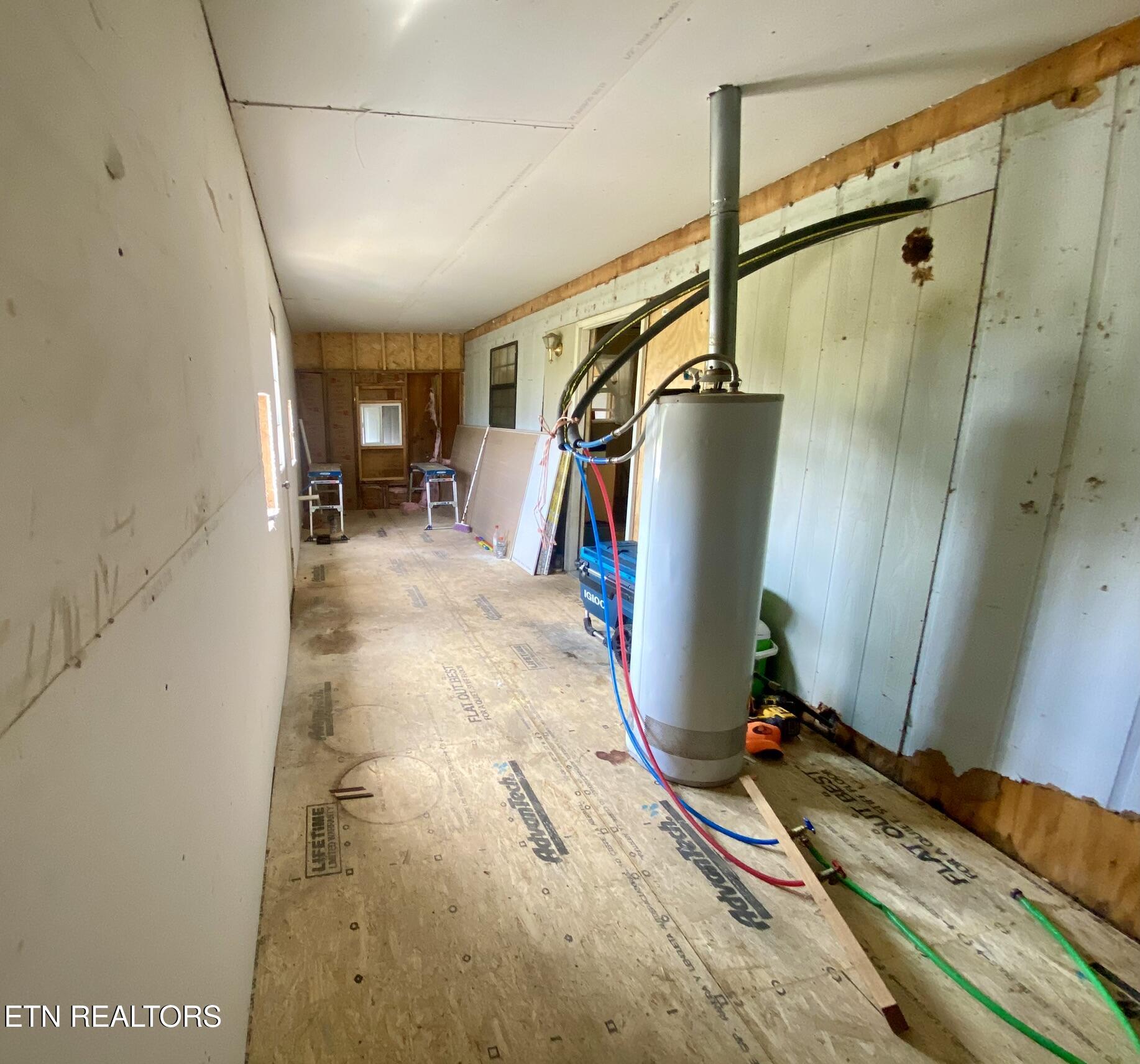141 Central Avenue Lancing, TN 37770 - Photo 21 of 27 Bonus Storage