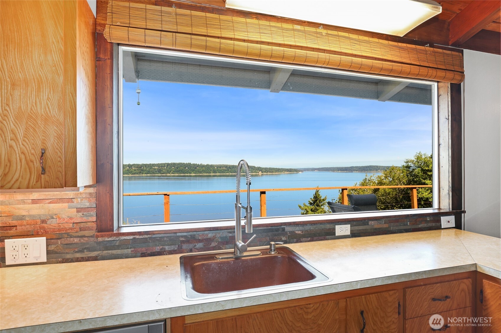 10806 West Morris Boulevard Steilacoom, WA 98388 - Photo 12 of 39