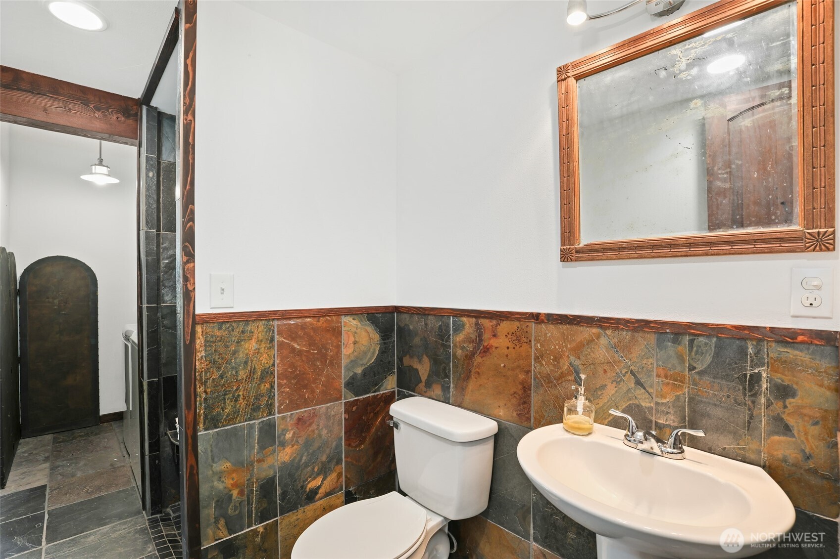 10806 West Morris Boulevard Steilacoom, WA 98388 - Photo 18 of 39