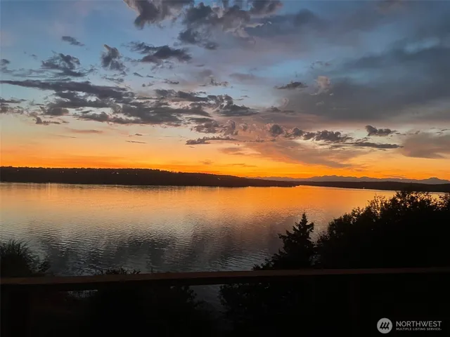 $595,000 | 10806 West Morris Boulevard, Steilacoom, WA 98388