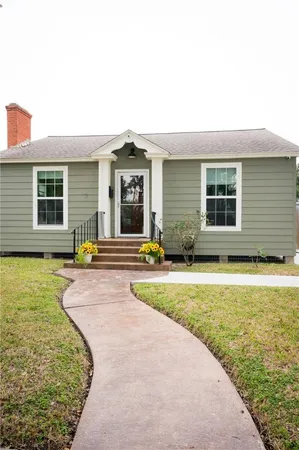 a house view with a outdoor space