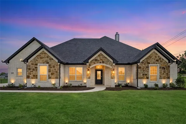 $499,000 | 2000 Donna Court, Azle, TX 76020