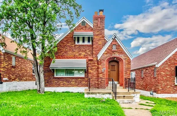 $120,000 | 8636 Riverview Boulevard, St. Louis, MO 63147