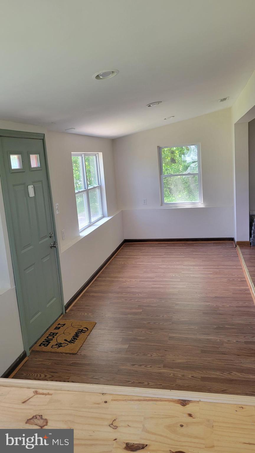 38094 Graves Road Coltons Point, MD 20626 - Photo 4 of 18 Living Room Area