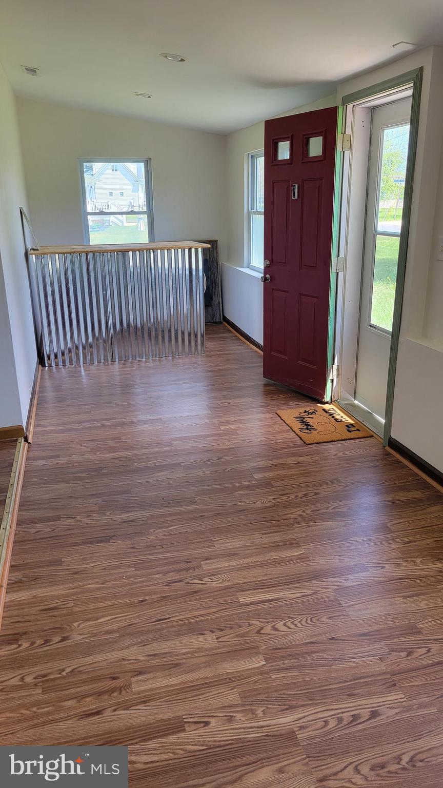 38094 Graves Road Coltons Point, MD 20626 - Photo 5 of 18 Living Room