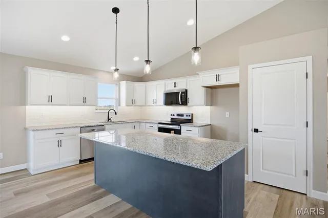 $380,000 | 4823 Fitz James Crossing, Highland, IL 62249