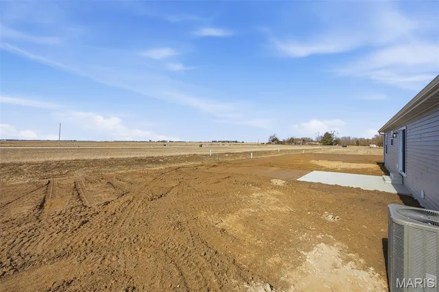 $380,000 | 4823 Fitz James Crossing, Highland, IL 62249