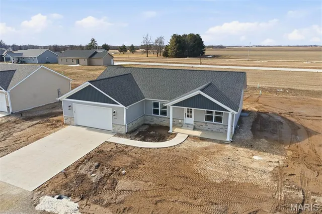 $380,000 | 4823 Fitz James Crossing, Highland, IL 62249