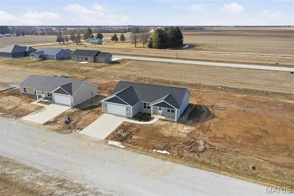 $380,000 | 4823 Fitz James Crossing, Highland, IL 62249