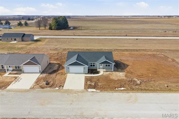 $380,000 | 4823 Fitz James Crossing, Highland, IL 62249