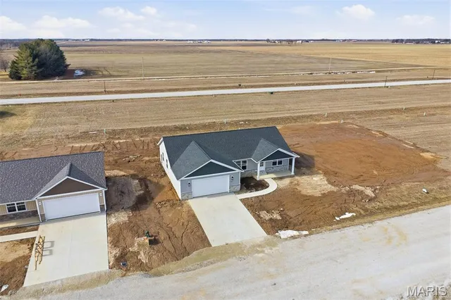 $380,000 | 4823 Fitz James Crossing, Highland, IL 62249