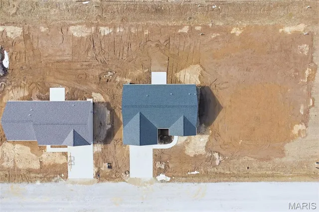 $380,000 | 4823 Fitz James Crossing, Highland, IL 62249