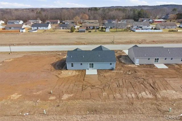 $380,000 | 4823 Fitz James Crossing, Highland, IL 62249