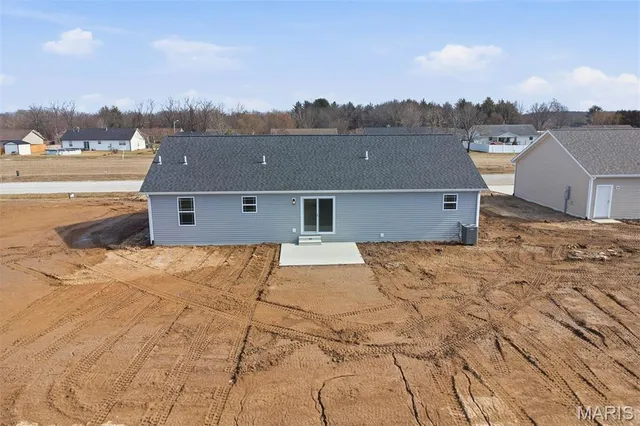 $380,000 | 4823 Fitz James Crossing, Highland, IL 62249