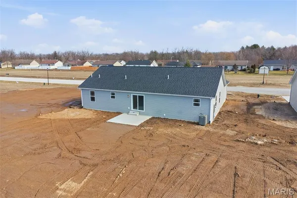 $380,000 | 4823 Fitz James Crossing, Highland, IL 62249