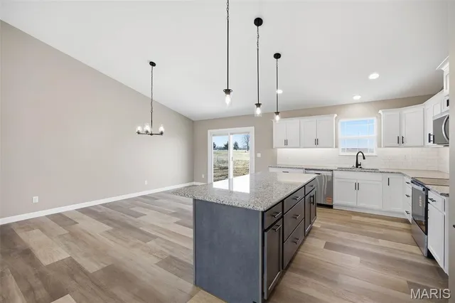 $380,000 | 4823 Fitz James Crossing, Highland, IL 62249