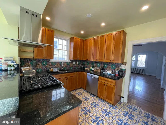 $3,200 | 3211 Varnum Street, Mount Rainier, MD 20712