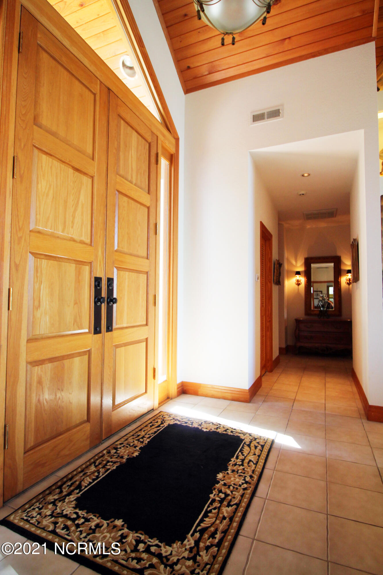 101 North Teachs Point Road Bath, NC 27808 - Photo 19 of 59 Foyer