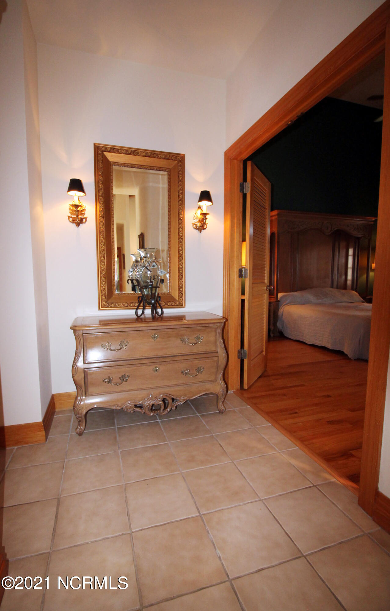 101 North Teachs Point Road Bath, NC 27808 - Photo 20 of 59 Owner's suite entrance