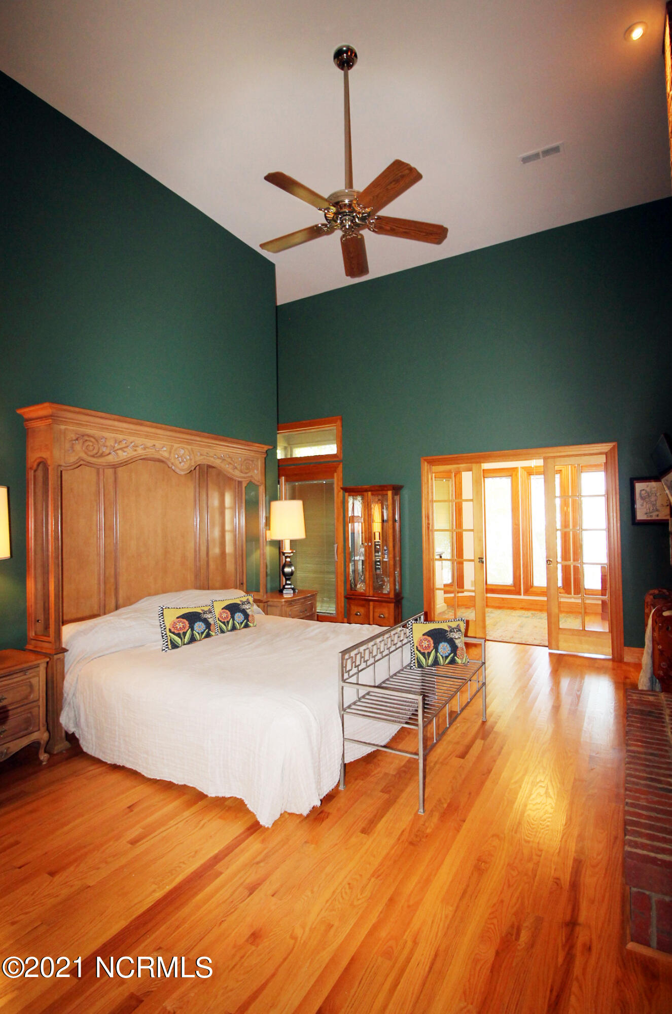 101 North Teachs Point Road Bath, NC 27808 - Photo 21 of 59 Dramatic owner's suite