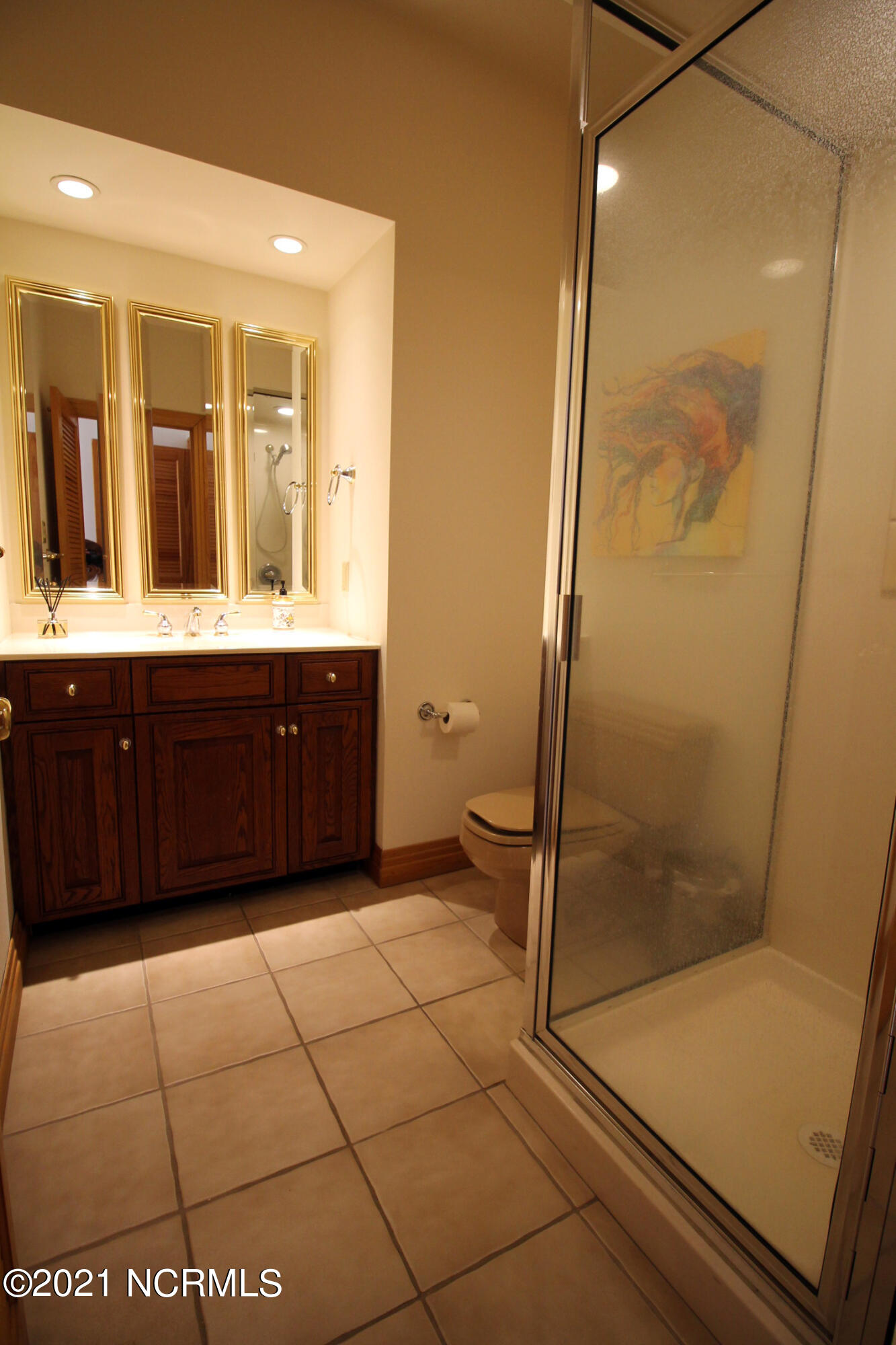 101 North Teachs Point Road Bath, NC 27808 - Photo 27 of 59 Private bath for 2nd bedroom