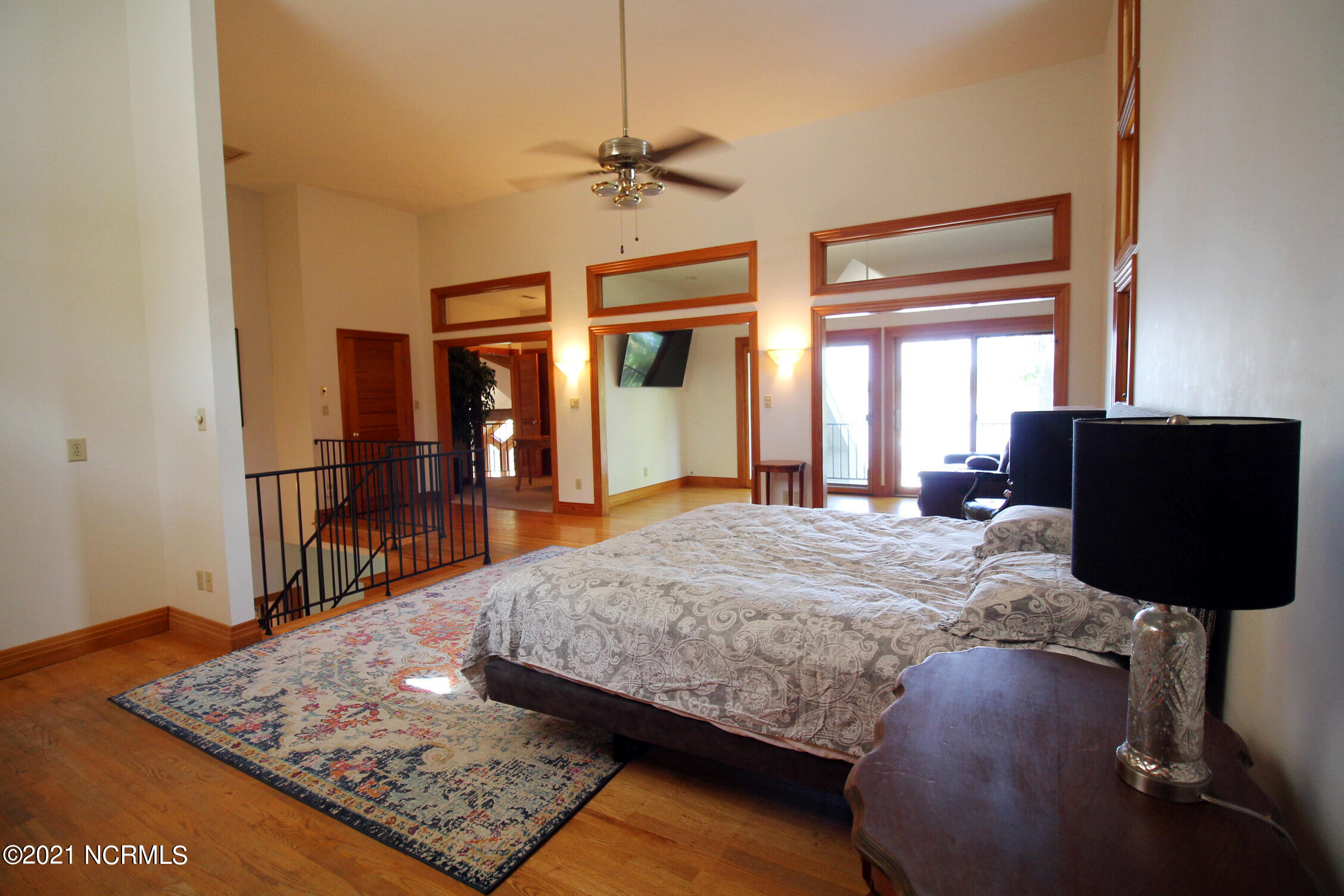 101 North Teachs Point Road Bath, NC 27808 - Photo 29 of 59 Upstairs bedroom suite