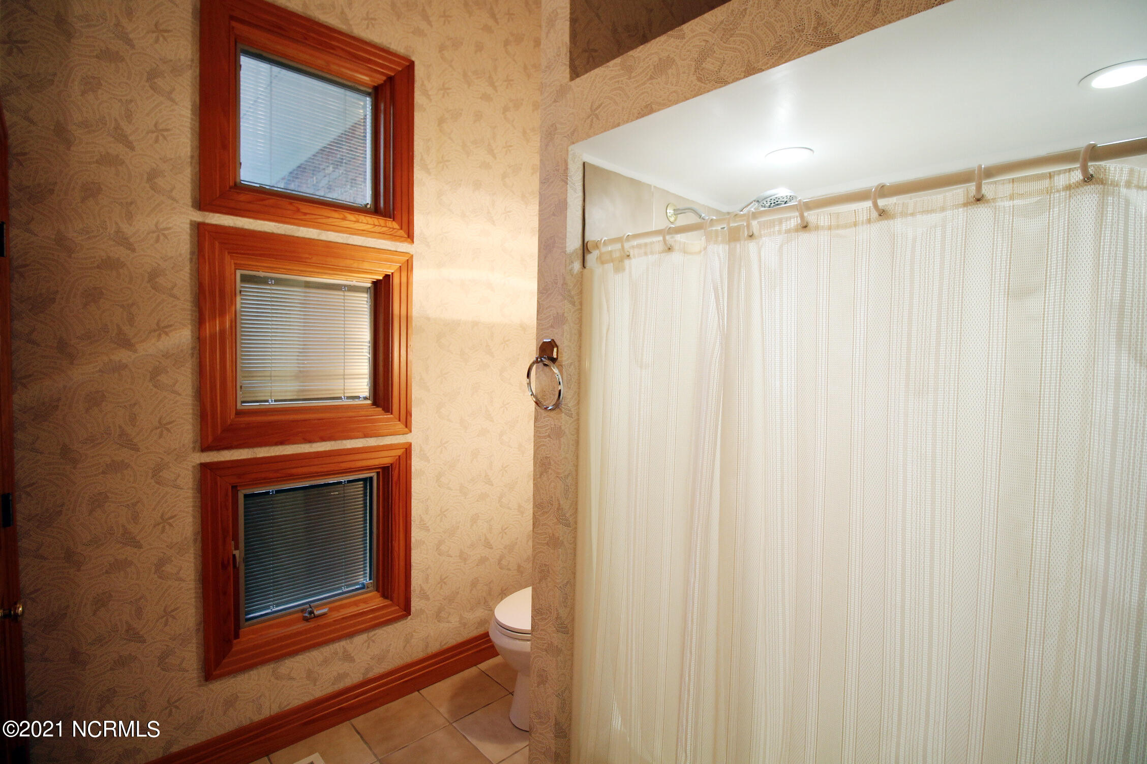 101 North Teachs Point Road Bath, NC 27808 - Photo 36 of 59 Upstairs bathroom 2