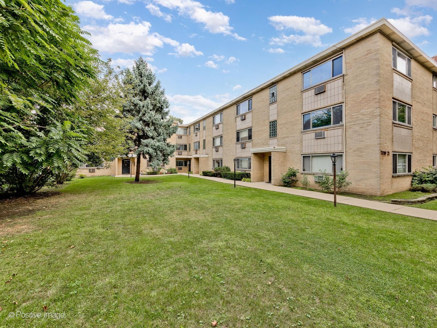 7021 North Ridge Boulevard, Unit 1E Chicago, IL 60645 - Photo 1 of 14 Gallery Image 1