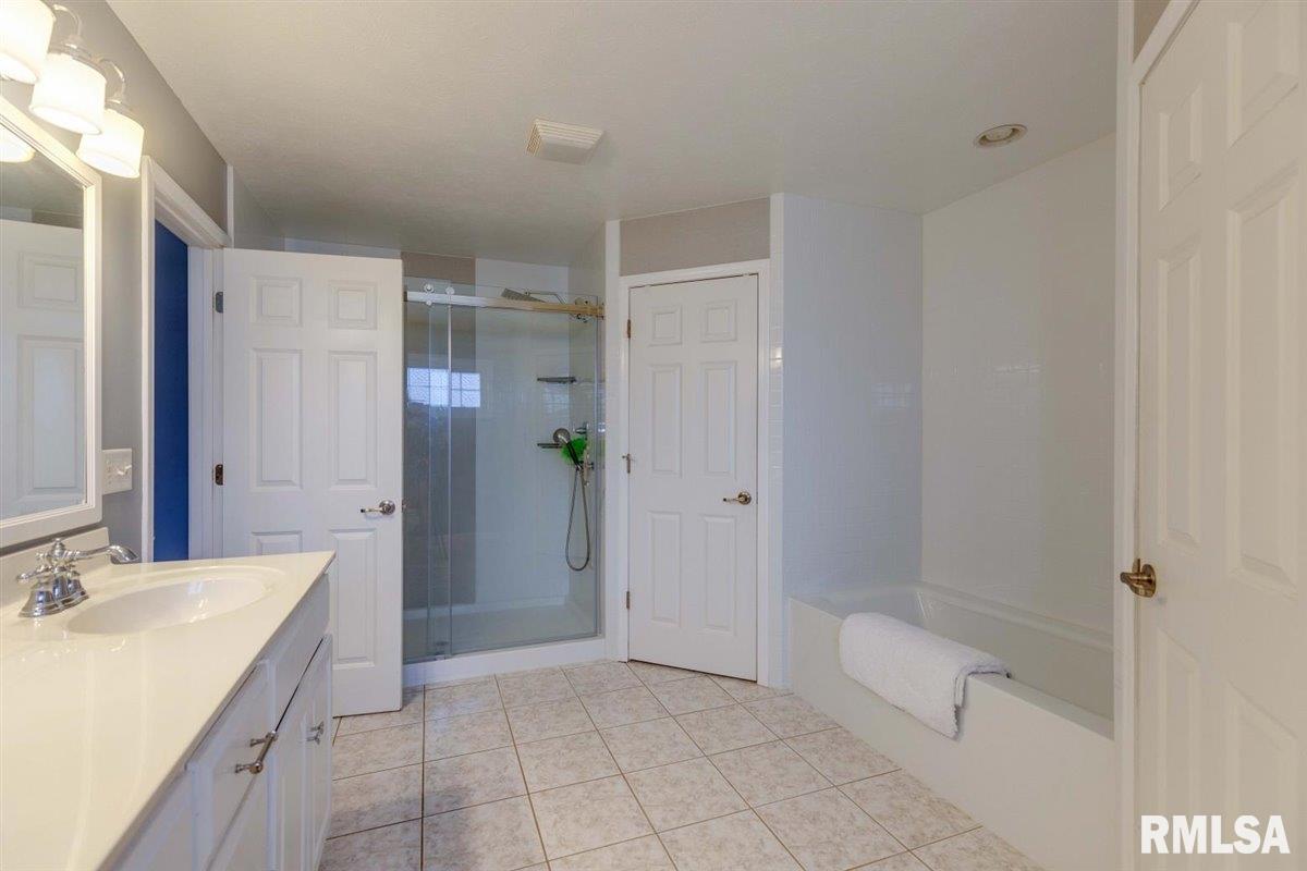 4620 Longfellow Drive Springfield, IL 62711 - Photo 7 of 39