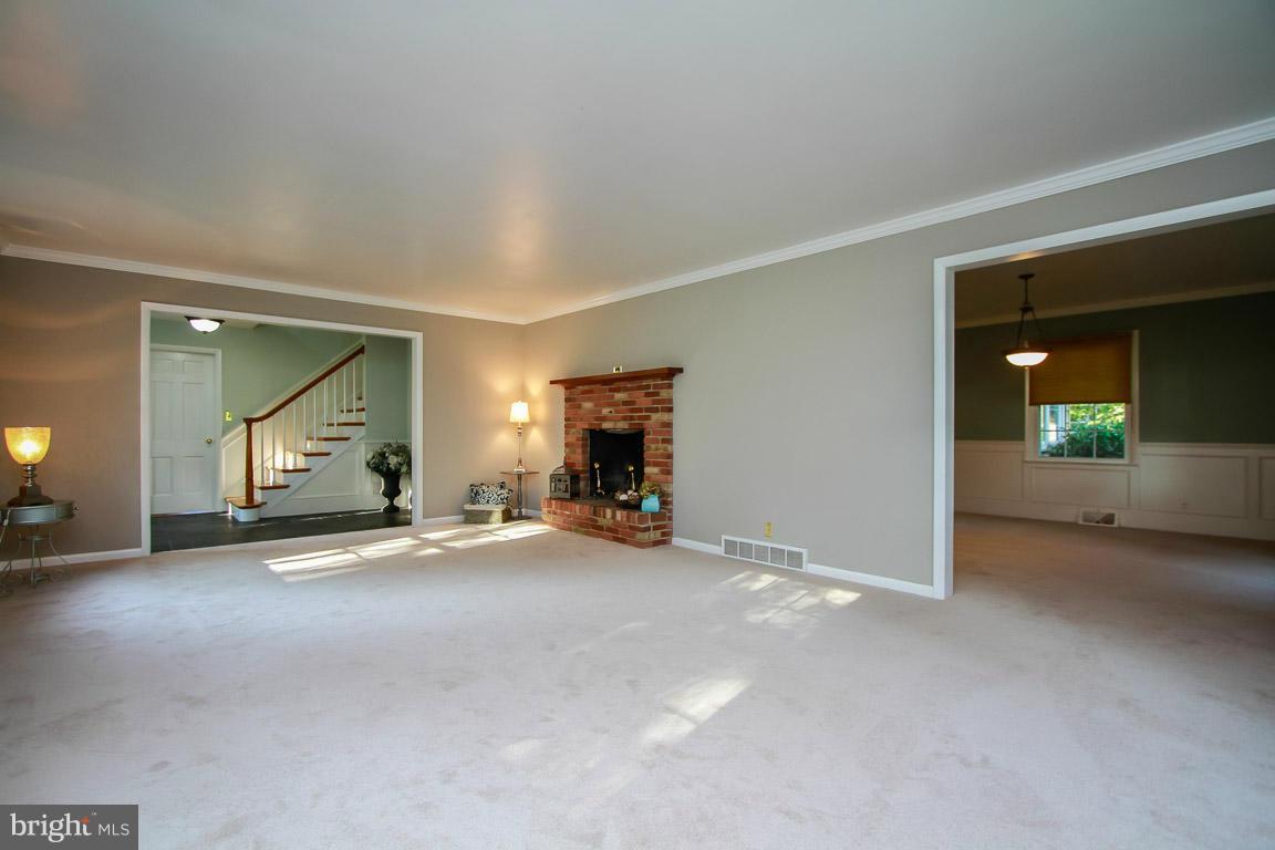 41 Greenvale Road Westminster, MD 21157 - Photo 15 of 29 Living Room