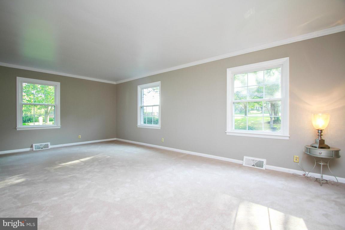 41 Greenvale Road Westminster, MD 21157 - Photo 16 of 29 Living Room