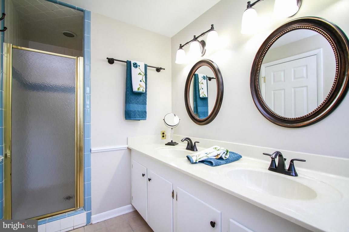 41 Greenvale Road Westminster, MD 21157 - Photo 21 of 29 Bath (Master)