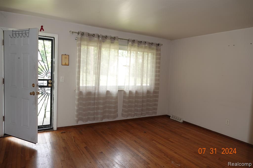 26911 Yale Street Inkster, MI 48141 - Photo 8 of 13