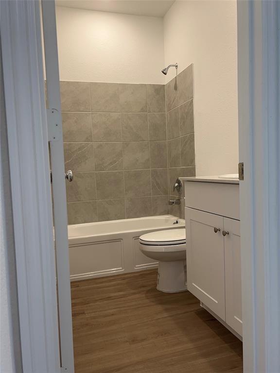 252 Ardsley Lane Princeton, TX 75407 - Photo 14 of 33 a bathroom with a toilet and a shower