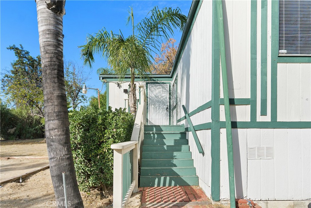 33462 Loquat Street Wildomar, CA 92595 - Photo 12 of 41 a view of entryway