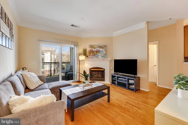 $2,800 | 1591 Spring Gate Dr., Unit 3303, McLean, VA 22102