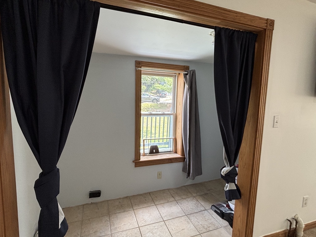 141 Sunderland Road Worcester, MA 01604 - Photo 11 of 20 Gallery Image 11