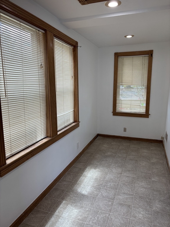 141 Sunderland Road Worcester, MA 01604 - Photo 3 of 20 Gallery Image 3