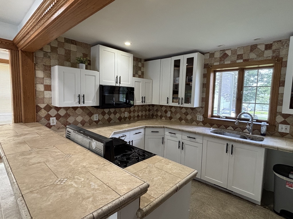 141 Sunderland Road Worcester, MA 01604 - Photo 5 of 20 Gallery Image 5