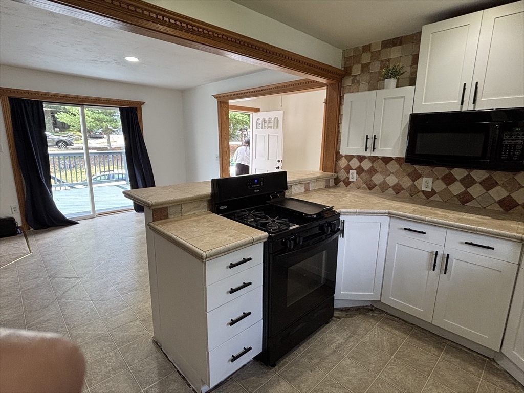 141 Sunderland Road Worcester, MA 01604 - Photo 6 of 20 Gallery Image 6