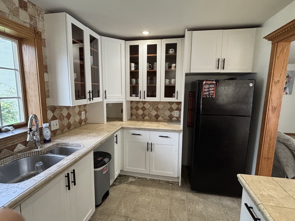 141 Sunderland Road Worcester, MA 01604 - Photo 7 of 20 Gallery Image 7