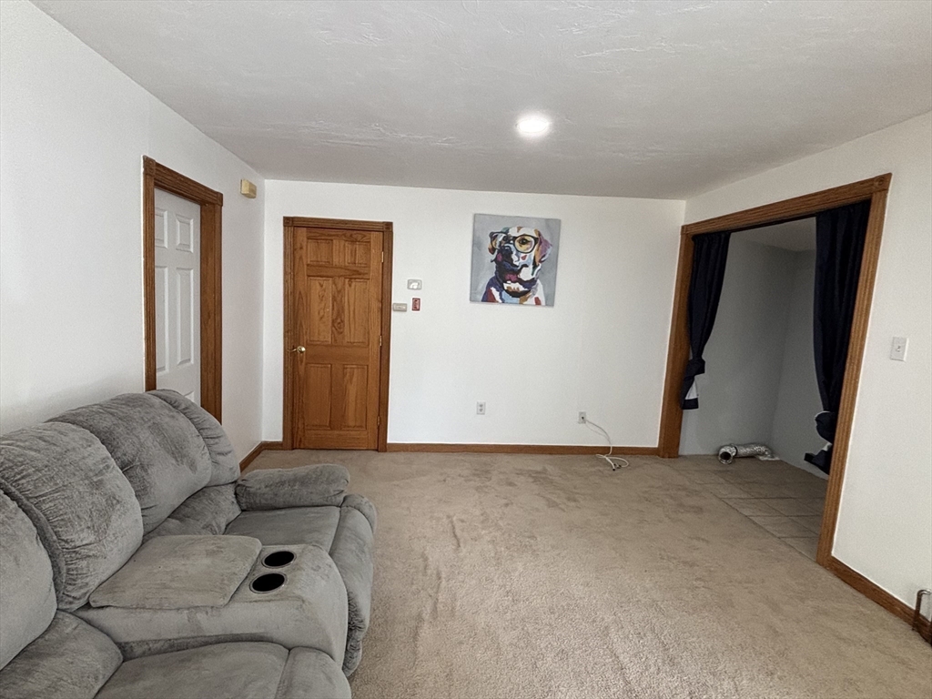 141 Sunderland Road Worcester, MA 01604 - Photo 8 of 20 Gallery Image 8