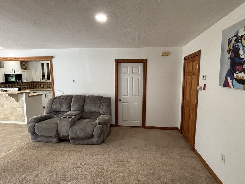 141 Sunderland Road Worcester, MA 01604 - Photo 9 of 20 Gallery Image 9