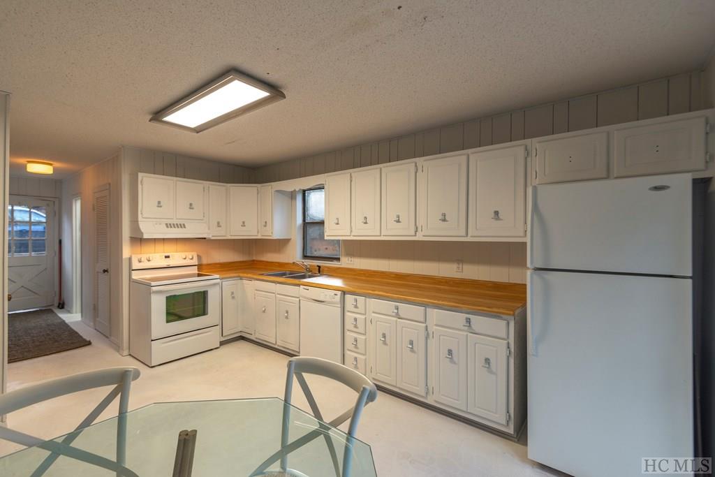 49 Pinecrest Road Highlands, NC 28741 - Photo 4 of 31 Gallery Image 4