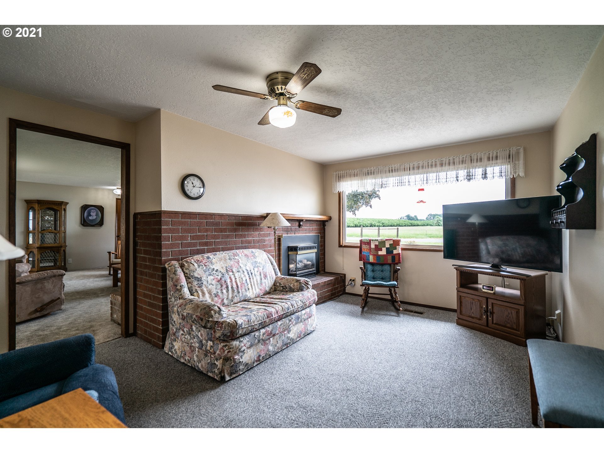 9657 South Kraxberger Road Canby, OR 97013 - Photo 11 of 32 a living room with furniture and a flat screen tv