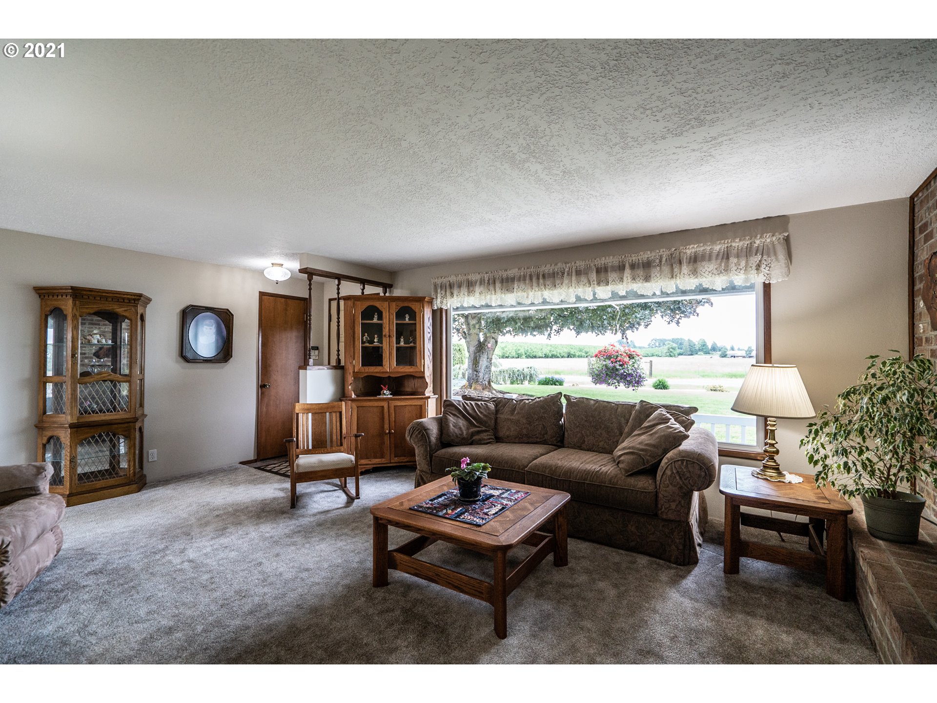 9657 South Kraxberger Road Canby, OR 97013 - Photo 5 of 32 a living room with furniture and a large window